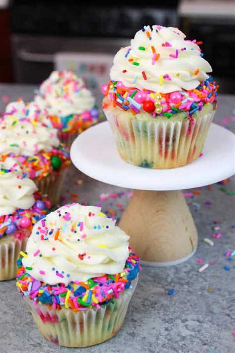 Rainbow Sprinkle Cupcakes Rdessert