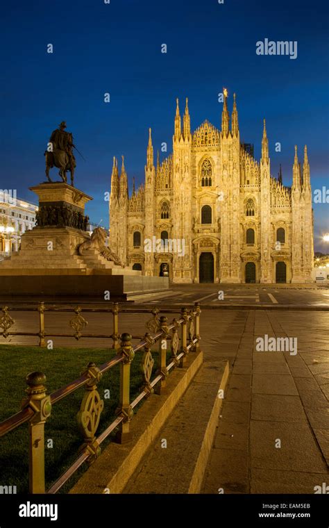 Milan Duomo Statue Hi Res Stock Photography And Images Alamy