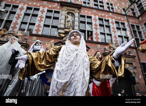 Angeli E Diavoli Sono Un Elemento Costante Della Processione Simbolo