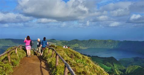 Pohodový týden Azorské ostrovy zelený maják Atlantiku Sao Miguel