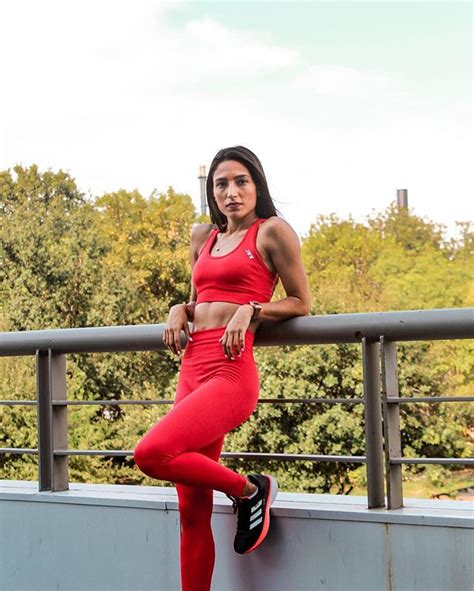 3 Hot Sexy Iza Daniela Flores Bikini Pics