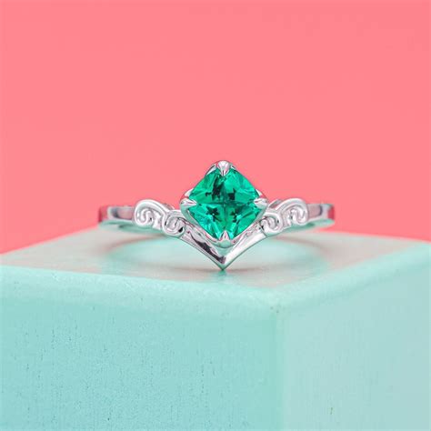 Exploring emerald's color | CustomMade.com