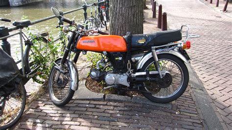 Honda Ss 50 Z : Honda Ss50 Un Dossier A Etudier De Pres Honda C50 ...