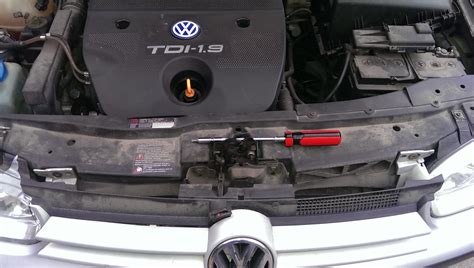 Прилетел камень в глаз + замена замка капота — Volkswagen Golf Mk4, 1,9 ...