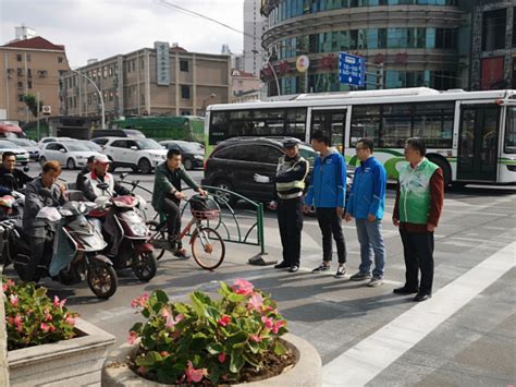 迎接进博会 文明出行 蔚然成风：普陀区开展交警岗位市民体验日活动市政厅新民网