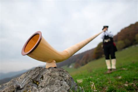 Alphorn Bilder – Durchsuchen 483 Archivfotos, Vektorgrafiken und Videos ...
