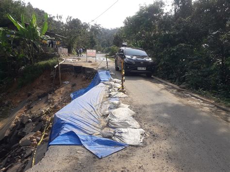 Dua Titik Longsor Parah Di Jalan Nasional Tarutung Sibolga Tak Kunjung