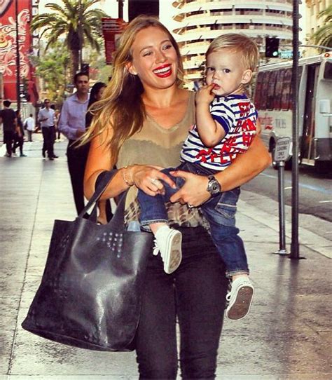 Gorgeous Mommy Hilary Duff In Donatienne Nikki Bag Black Chicmom