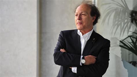 El escritor Javier Marías se recupera de una afección pulmonar El