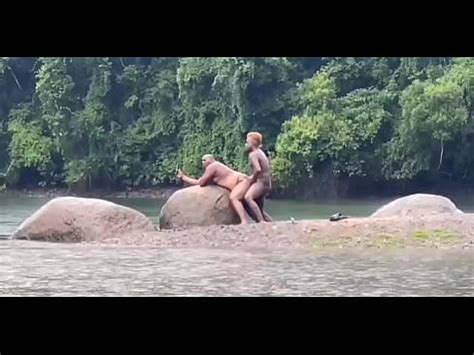 Fodendo No Rio Na Chuva Urso Gostso E Outro Tesudo Xvideos