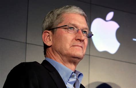 Apple Ceo Tim Cook S Management Style Detailed In New Book Business Insider