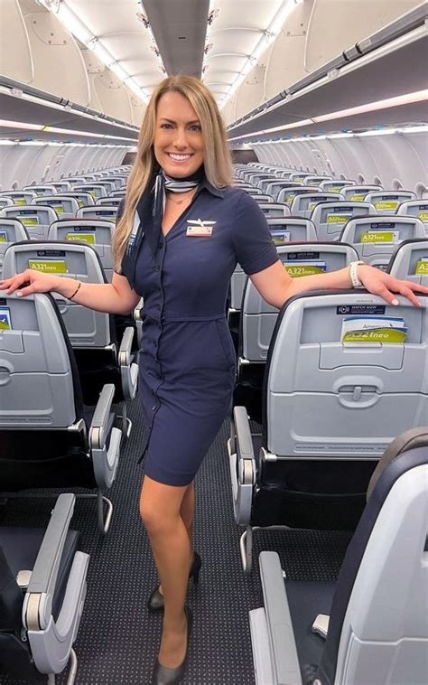 Pin De Mammouth En Hot Esses De L Air Azafata De Vuelo Bonitas Piernas Mujeres Lindas