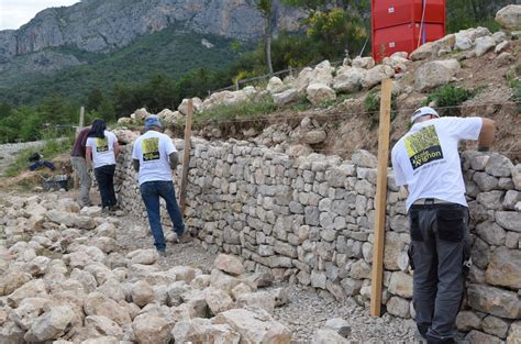 Construction D Un Mur En Pierres S Ches Le Mur