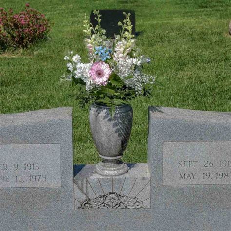 Cemetery Flowers And Tribute Program Karins Florist Official Site