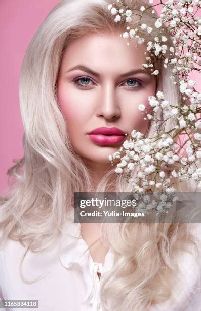 Beautiful Platinum Blonde Model Photos Et Images De Collection Getty