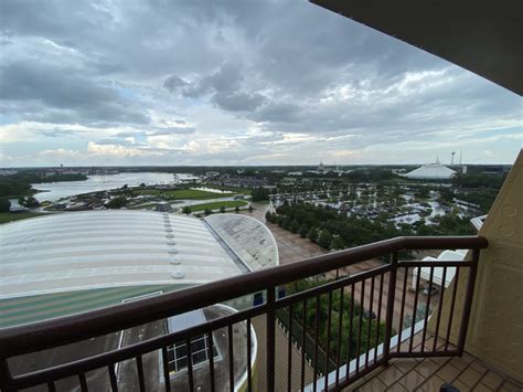 PHOTOS, VIDEO: Tour a Theme Park View Main Tower Room at Disney's ...