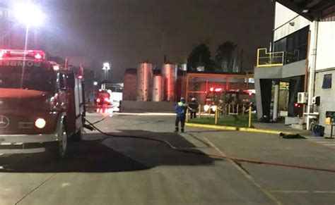 Burzaco Impactante Incendio En Una Fábrica Del Parque Industrial