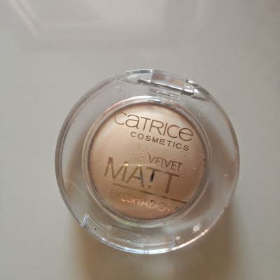 JuneFlower: Catrice Velvet Matt Eyeshadow 010 Vanillaty Fair