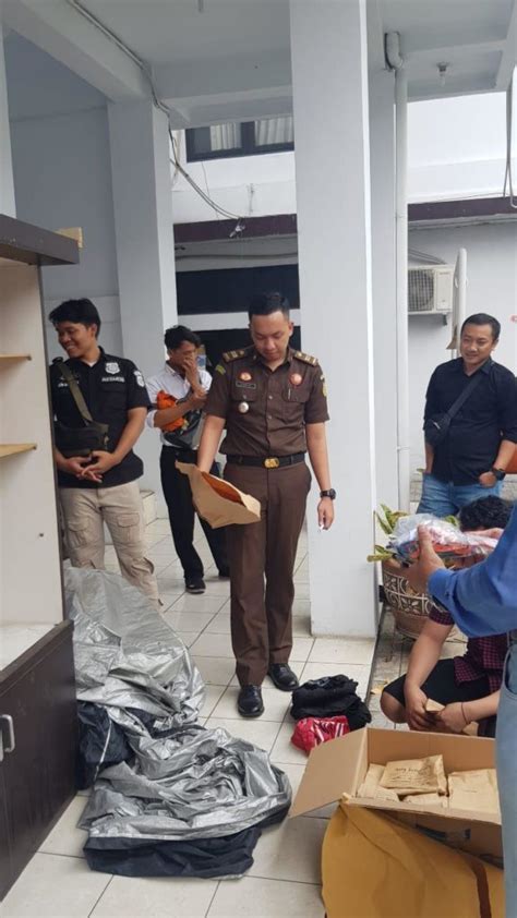 Penyerahan Tersangka Dan Barang Bukti Tahap Ii Perkara Tindak Pidana