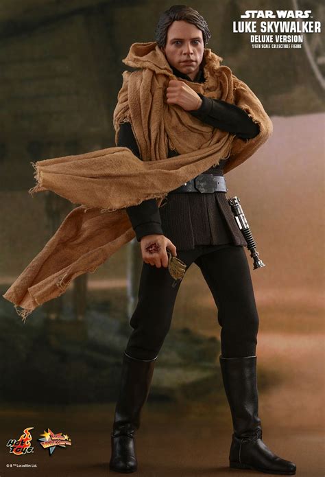 Hot Toys Luke Skywalker Deluxe Version Has All The Accessories