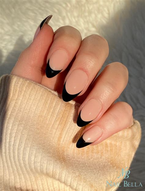 5 Aesthetics And Guide For Black Tip French Nails Indieyespls