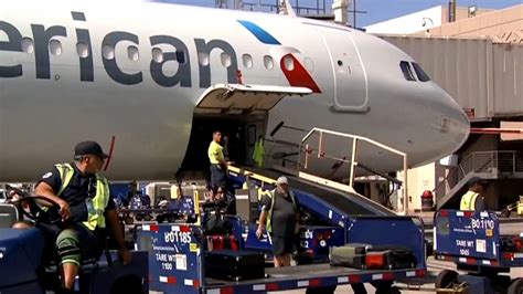 Watch Cbs Evening News American Airlines Sues Over Cheaper Flights