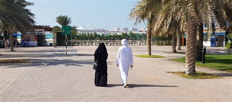 Dress Code for Abu Dhabi - How to dress in the United Arab Emirates?