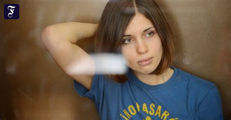 Russland Pussy Riot Mitglieder Erneuern Kritik Am System Putin