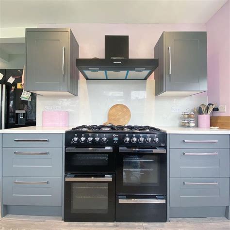 35 Kitchens With Black Appliances That Actually Look Chic