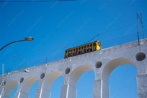 Foto De Bondinho De Santa Teresa Or Santa Teresa Tramway Going Across