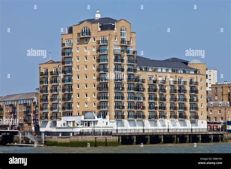 Riverside Homes & Apartments, London, England Stock Photo - Alamy