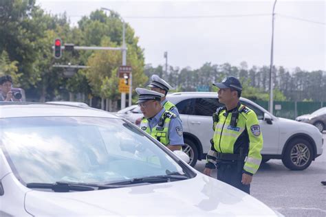 武汉女婿赵荀深夜发微博感谢东湖公安，当事警察：都是日常工作，已经习以为常 极目新闻