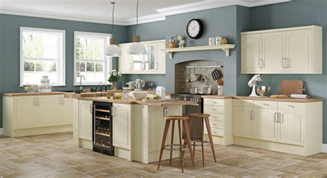 Traditional Kitchen Ideas Classique Cuisine Autres Périmètres Par Coalville Kitchens Houzz