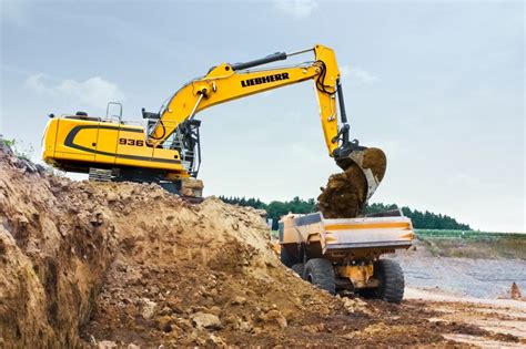 Liebherr Canada R 936 Compact Litronic Excavators Recycling Product News