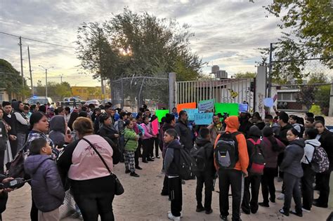 Exigen Padres De Familia Destituci N De Directora De Telesecundaria