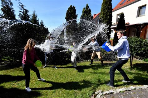 Tradycyjny Migus Dyngus Czyli Lany Poniedzia Ek W Szczecinie