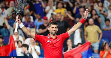 Novak Djokovic mène la Serbie à la victoire contre la Chine et célèbre