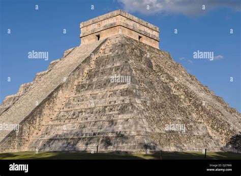 Chichen Itza Mayan Ruin Stock Photo Alamy