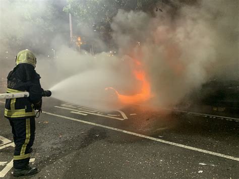 快訊／高雄2車燒成火球兇手抓到了 竟是廟會男「踼蜂炮」釀禍 Ettoday社會新聞 Ettoday新聞雲