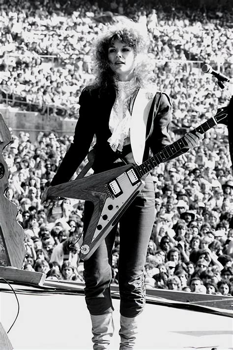 Nancy Wilson of Heart - 1981 : r/OldSchoolCool