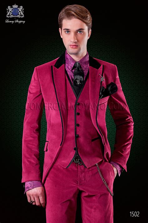 Traje De Novio Fucsia De Terciopelo Mario Moreno Moyano Designer