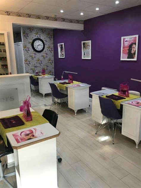 Stunning Nail Salon Decor Ideas