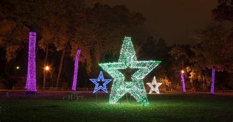 Detroit Zoo Lights Up For The Holidays - CBS Detroit