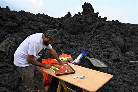 This Chef Serves Pizza Cooked On Top Of An Active Volcano In Guatemala