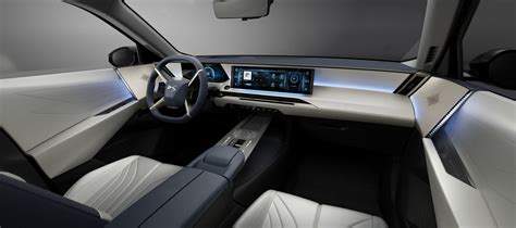 DS N°8 Is Europe's Latest Electric Flagship, Packs 466 Miles of Range ...