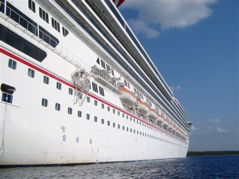 Free Stock photo of Water Level View of Cruise Ship | Photoeverywhere
