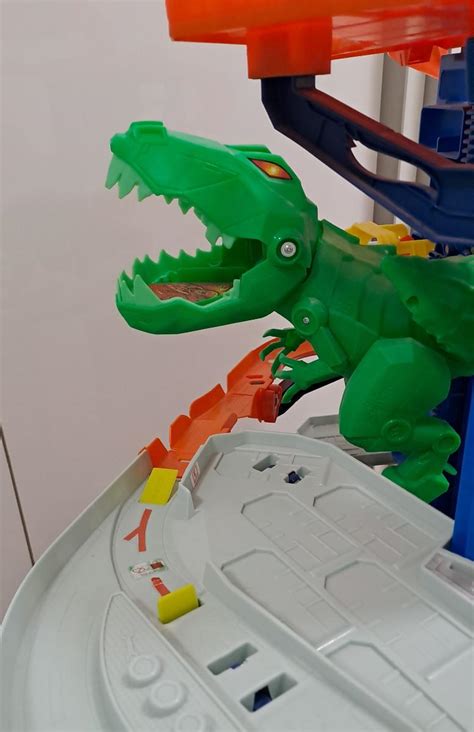 Velká garáž HOT WHEELS CITY s T REXem Aukro