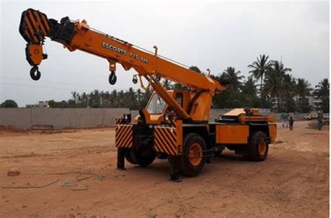 Farana Crane Monthly Rental Services At Rs Month Material