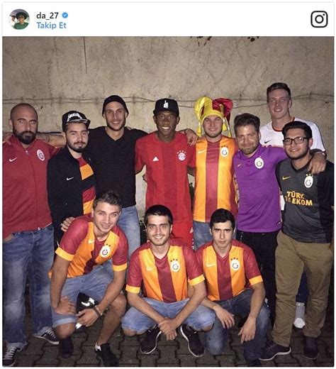 D Nyan N Herhangi Bir Yerinde Denk Gelinen Galatasaray Formal Ki Iler