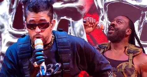 Bad Bunny Se Luce Con Booker T En El Escenario Del Wwe Royal Rumble